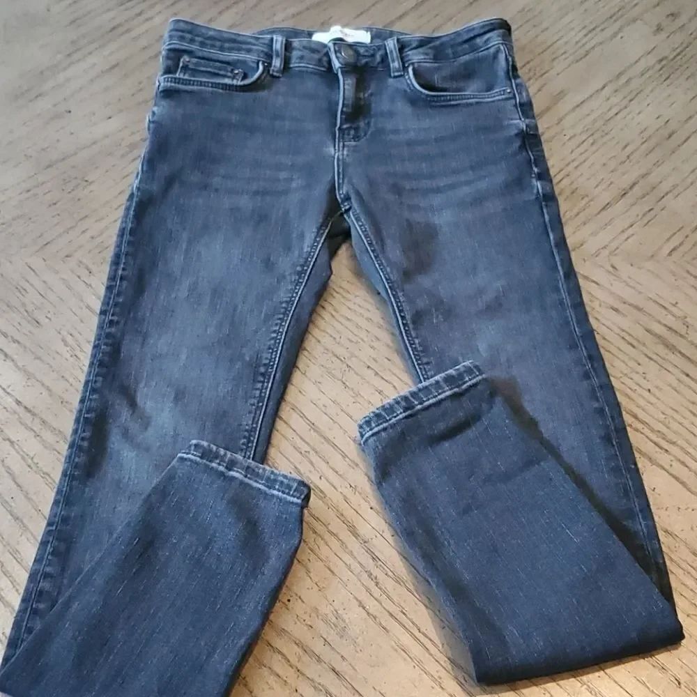 Zara black skinny jeans size 4.